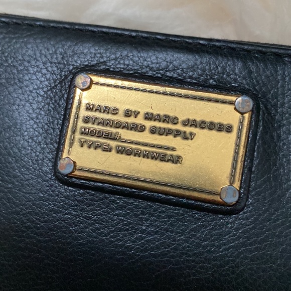 MARC by MARC JACOBS Classic Q Zip Wallet - Black - Picture 2 of 6